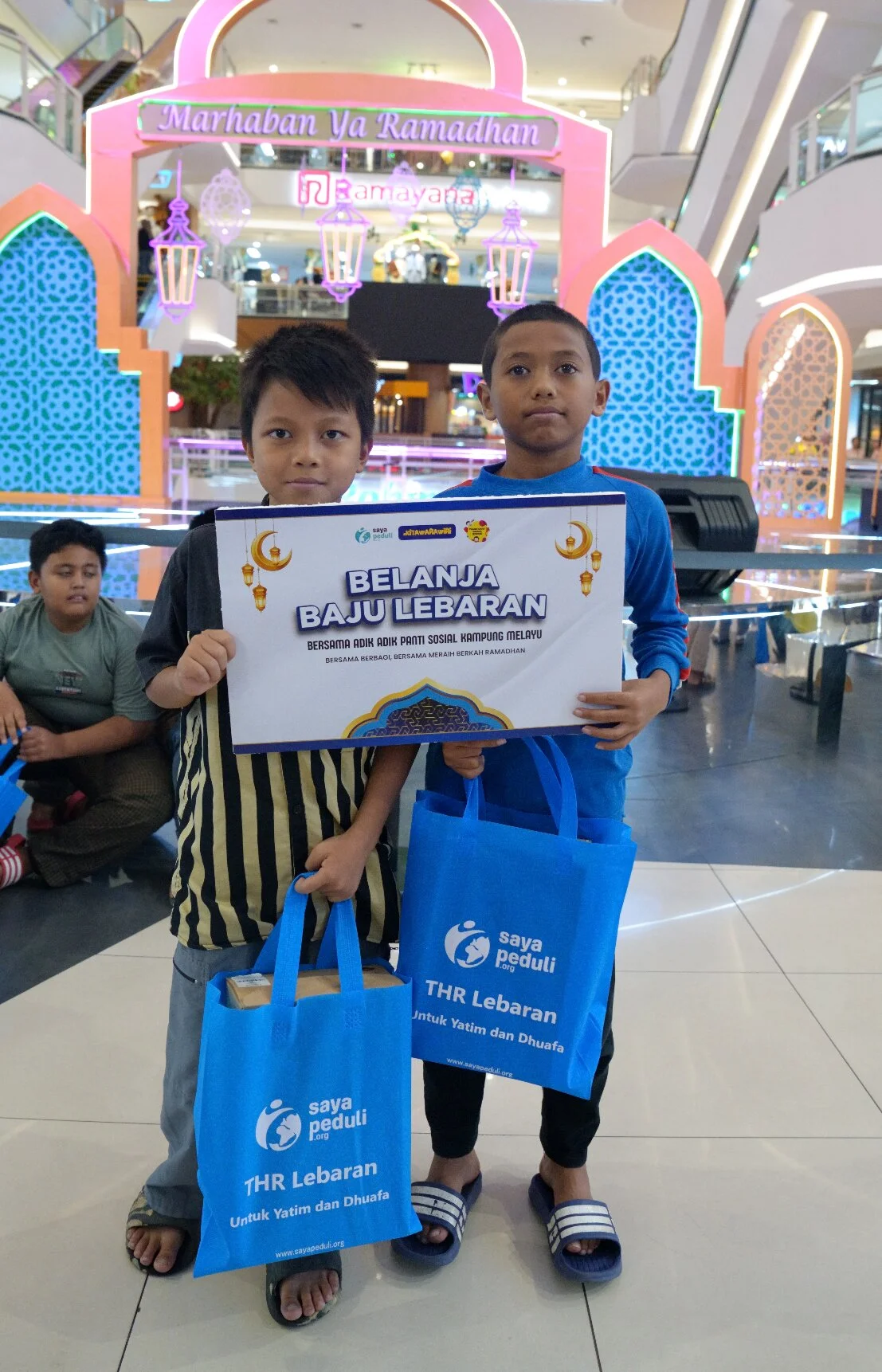 Foto 38 dari album Belanja Lebaran Bareng Yatim Piatu 2025